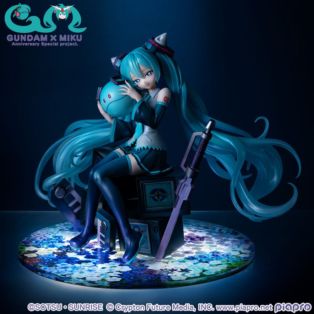 GUNDAM X HATSUNE MIKU - 45th Anniversary - Statue Lucrea 17cm