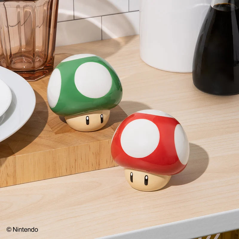 SUPER MARIO - Mushrooms - Salt and Pepper Shakers Set