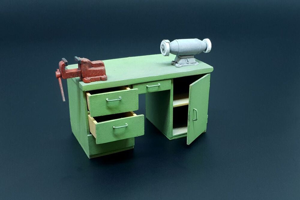 Workbench with table grinder and vise