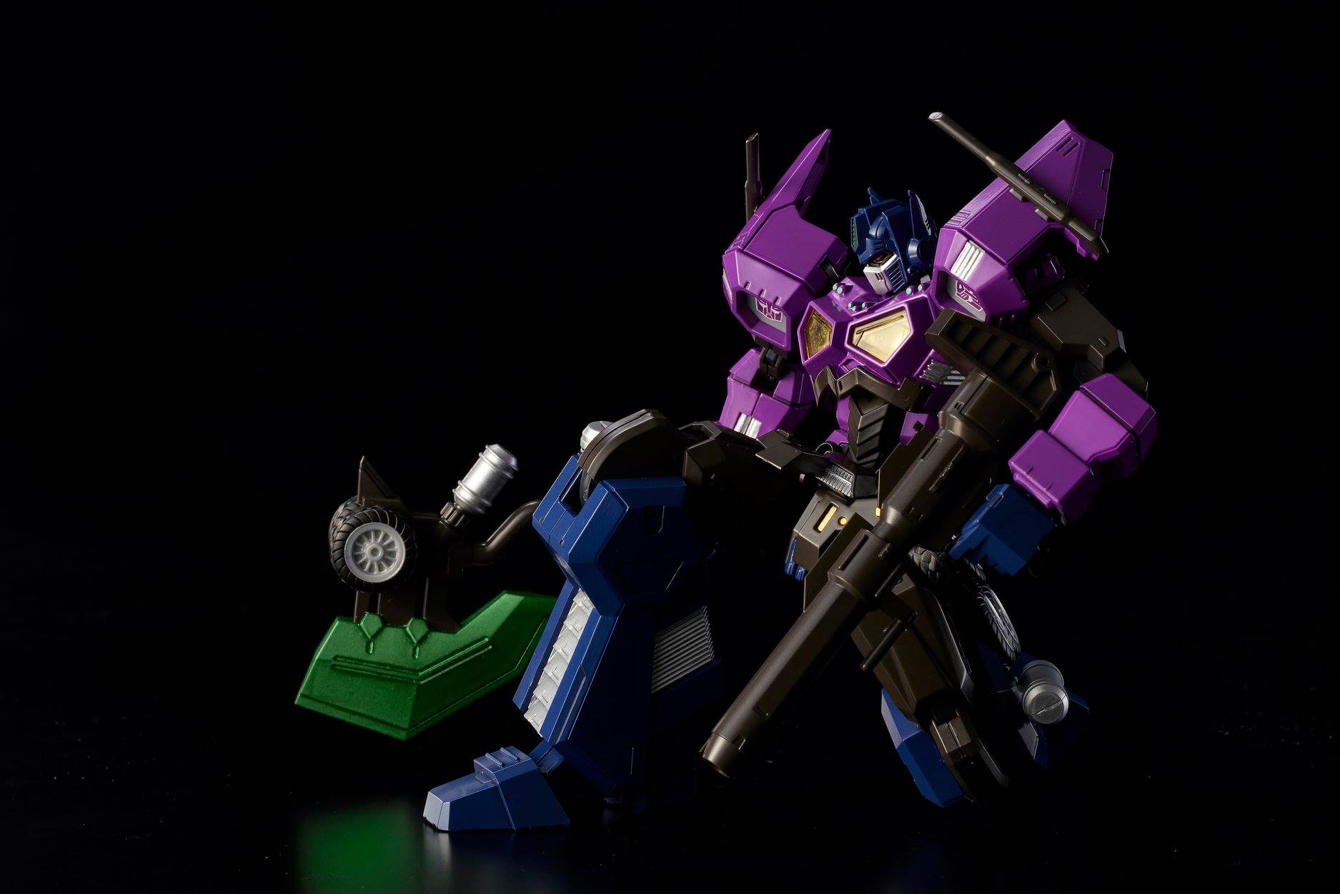 Furai Model Transformers Shattered Glass Optimus Prime (Attack Mode)