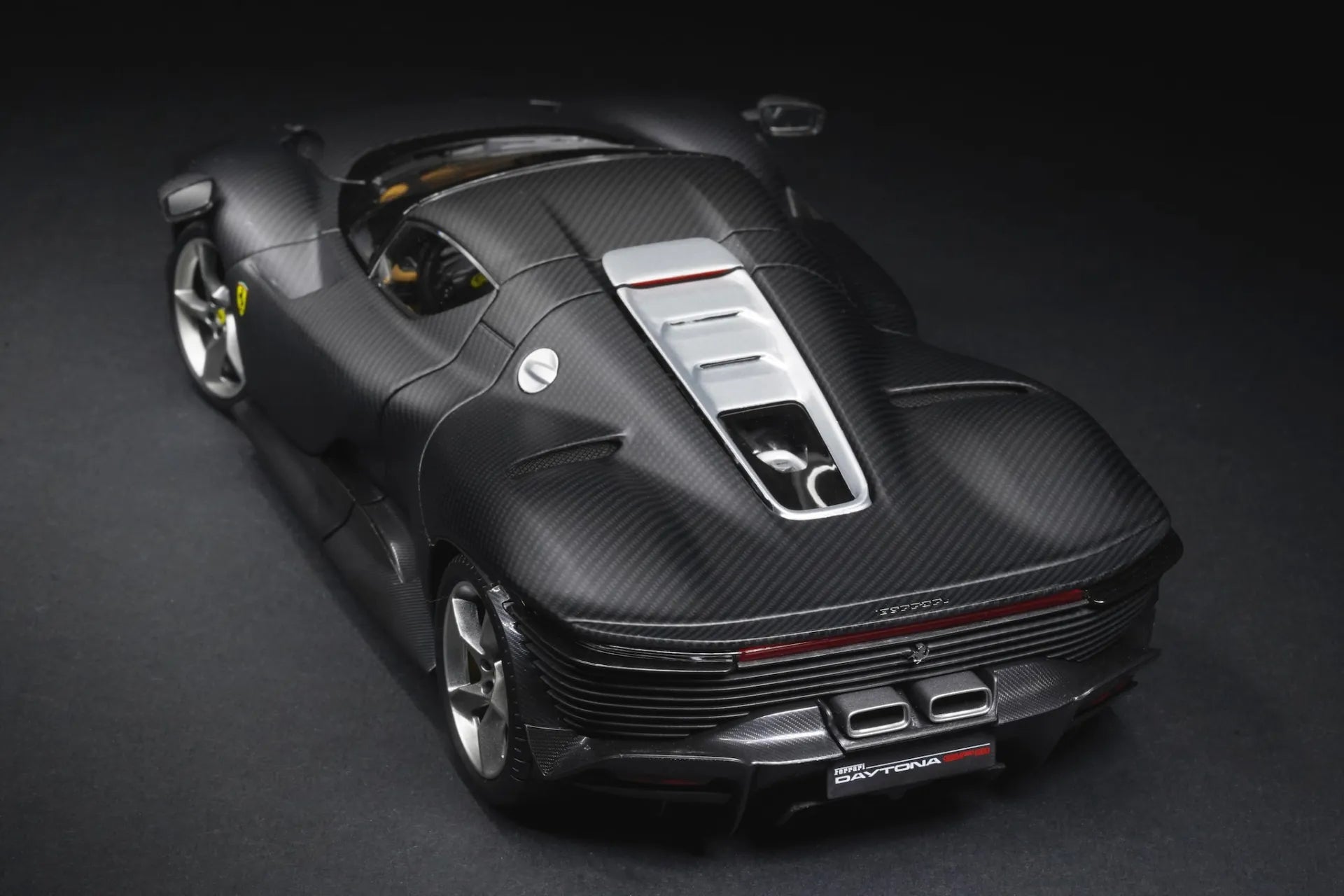 FERRARI DAYTONA SP3 50TH ANNIVERSARY CARBON FIBER SPECIAL LIVERY LTD EDITION - 1:18 DIECAST MODEL