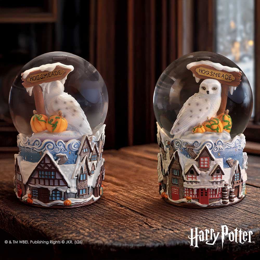 HARRY POTTER HOGSMEADE VILLAGE SNOW GLOBE