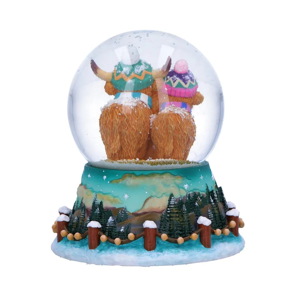 WINTER HIGHLAND COW SNOW GLOBE