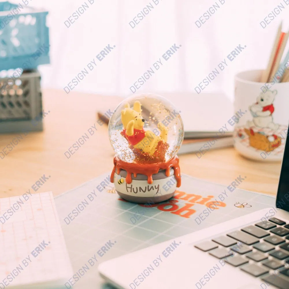 DISNEY WINNIE THE POOH SNOWGLOBE