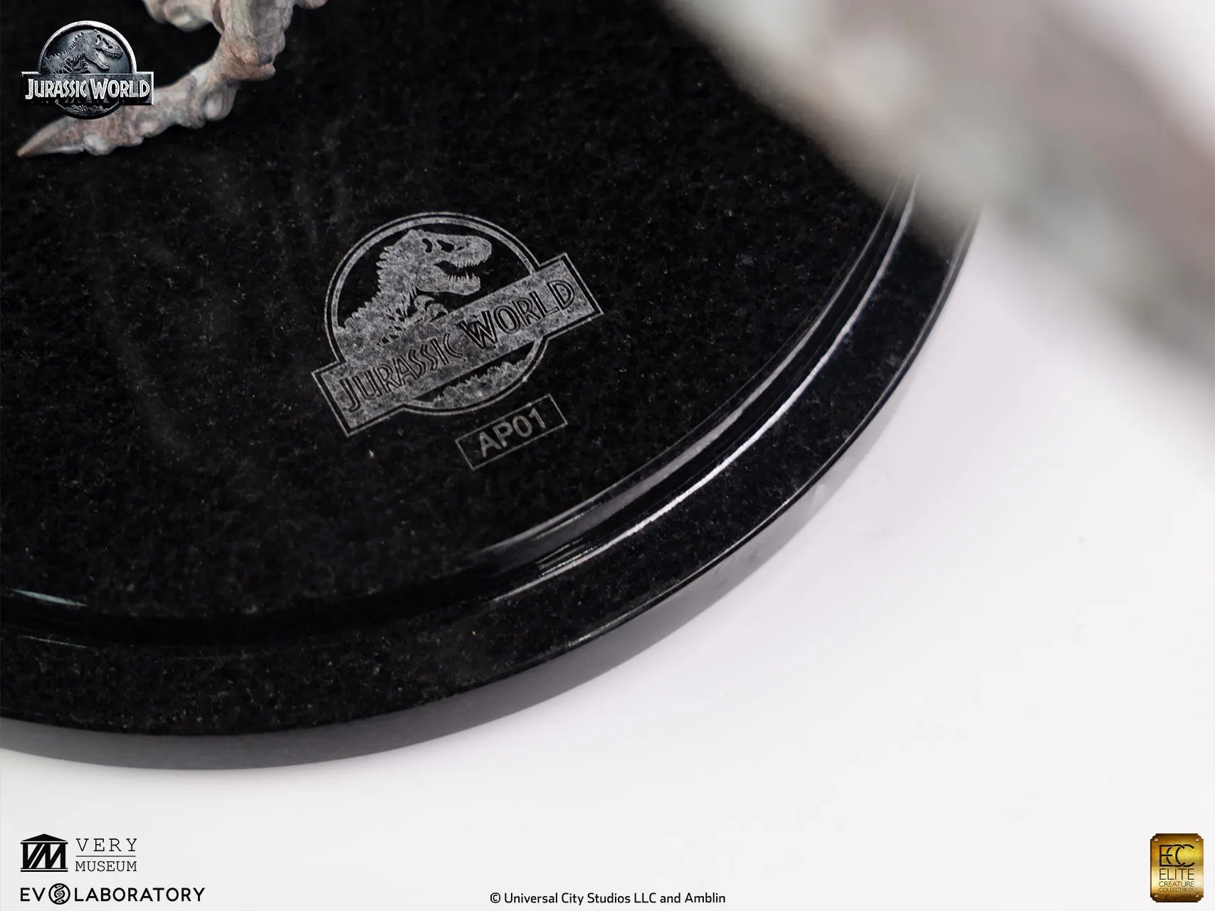 JURASSIC WORLD INDOMINUS REX SKELETON BRONZE 1/24 SCALE