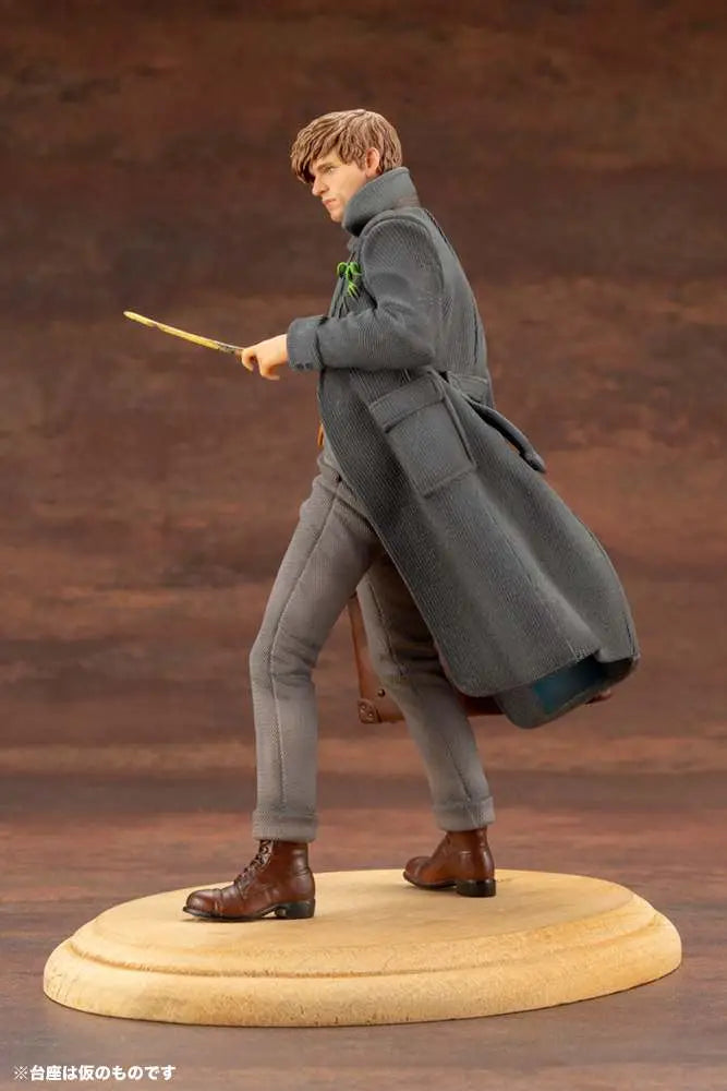 FB CRIMES GRINDELWALD SCAMANDER ARTFX+