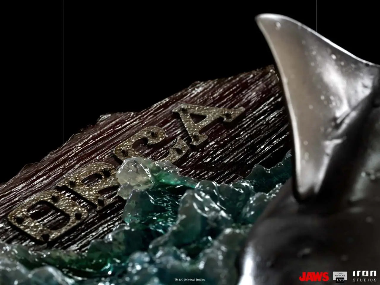 JAWS ATTACK DEMI ART 1/20 STATUE
