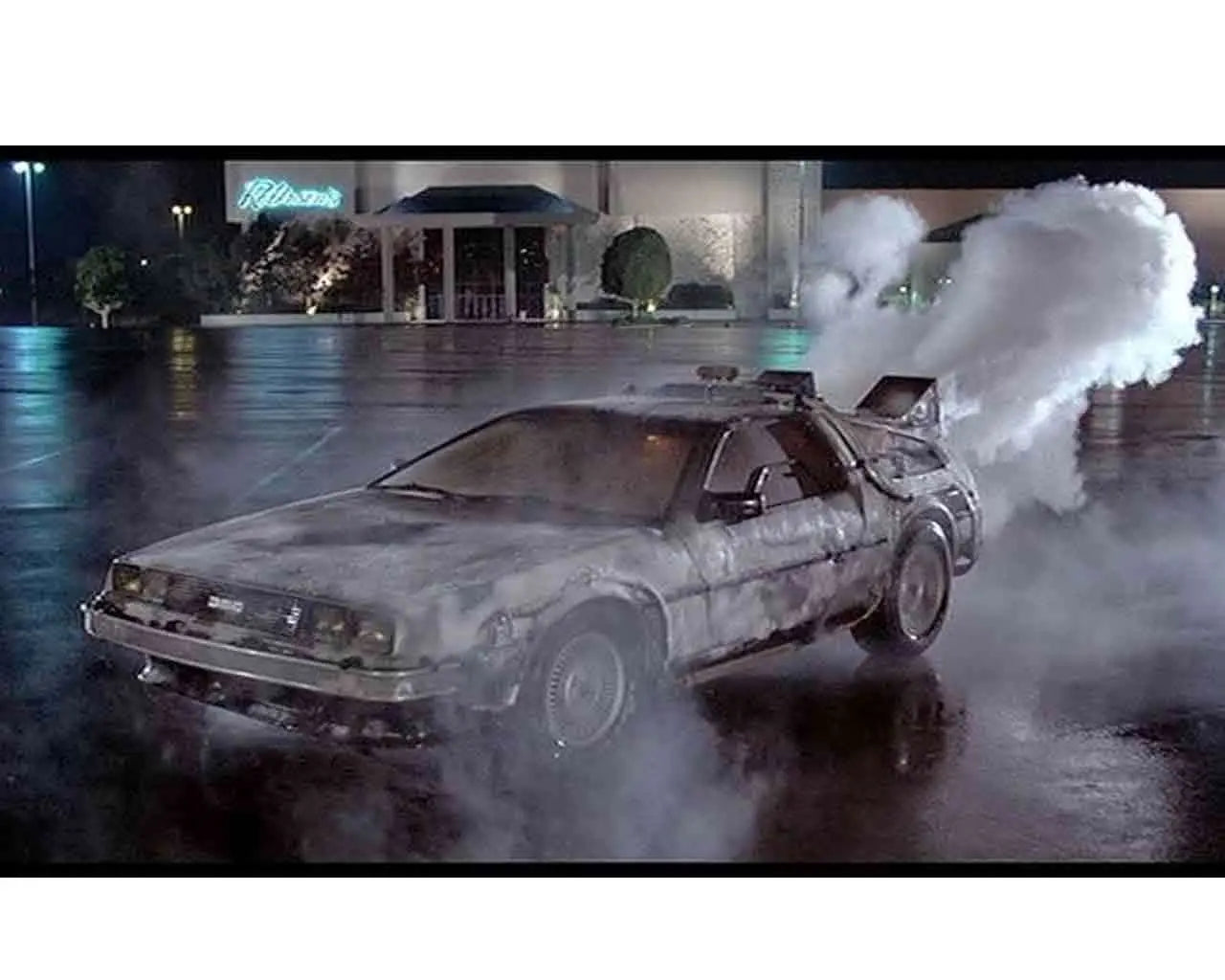 Back To The Future Part 1 - 1982 De Lorean DMC 12  With Frost Effect - 1:32 Die-Cast Model Limited Edition