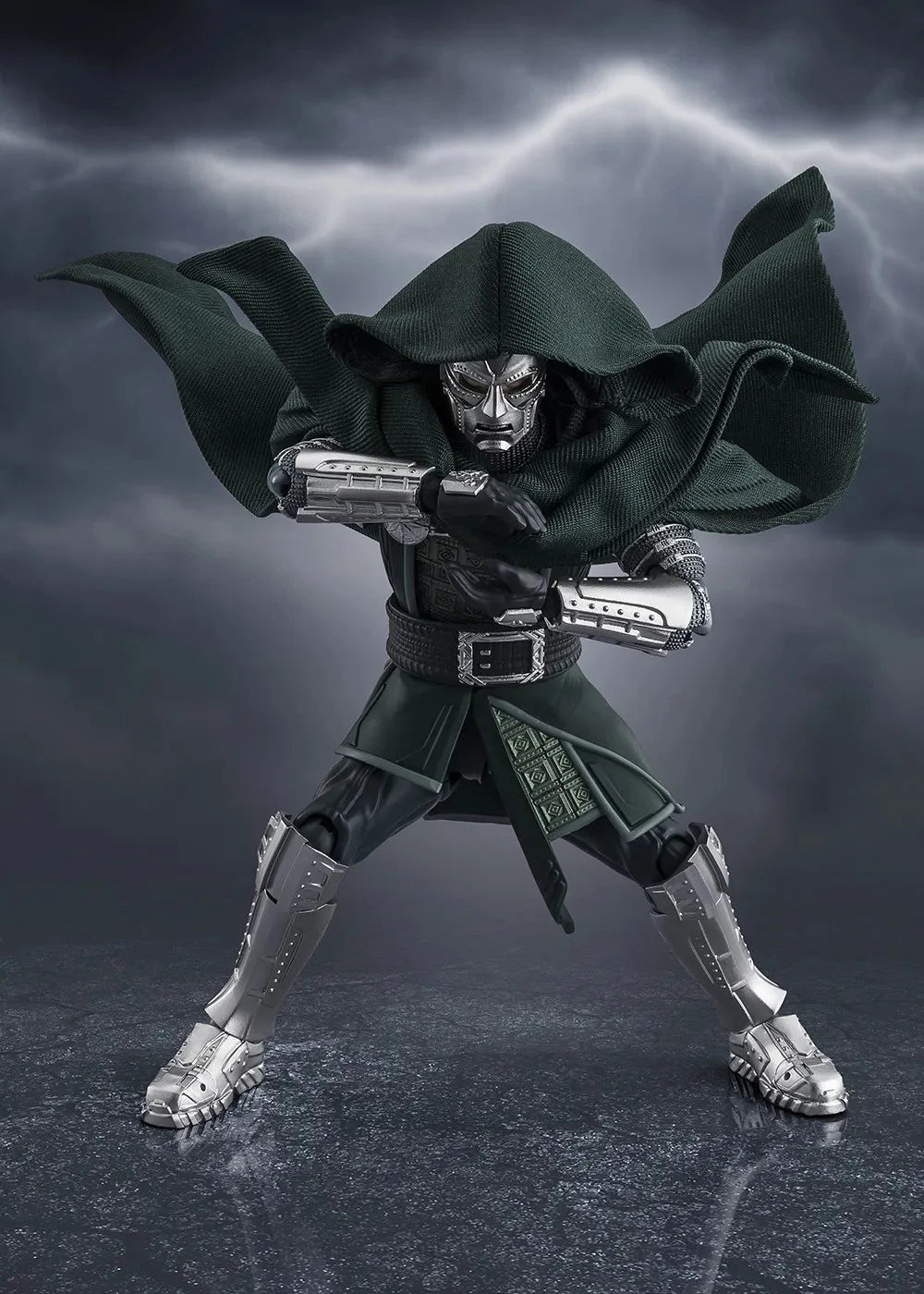 AVENGERS DOOMSDAY - Doctor Doom - Figure S.H. Figuarts 16cm