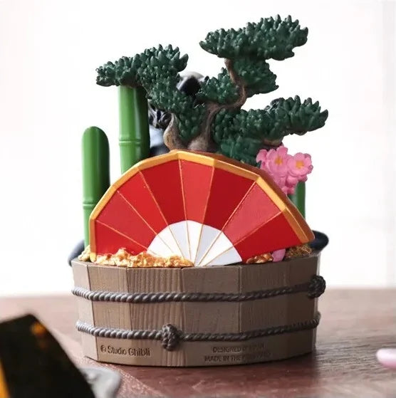 SPIRITED AWAY - No Face Golden Bucket & Bamboos - Diorama 18cm