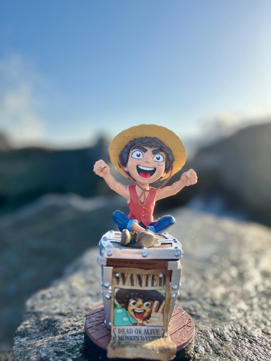 ONE PIECE NETFLIX - Luffy Wanted - Controller & Phone Support - 20cm