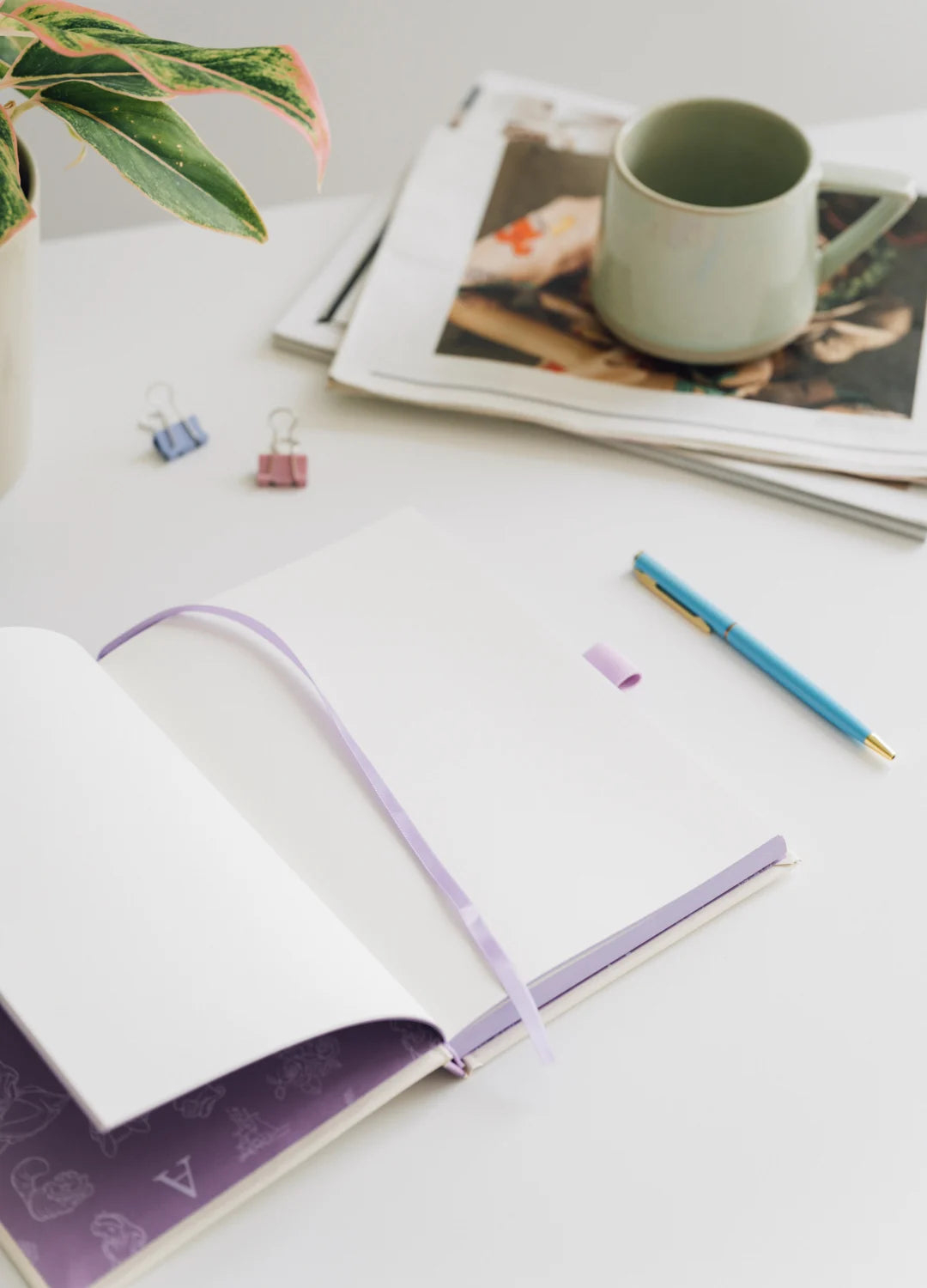 ALICE IN WONDERLAND - Premium Notebook + Pen - Size A5