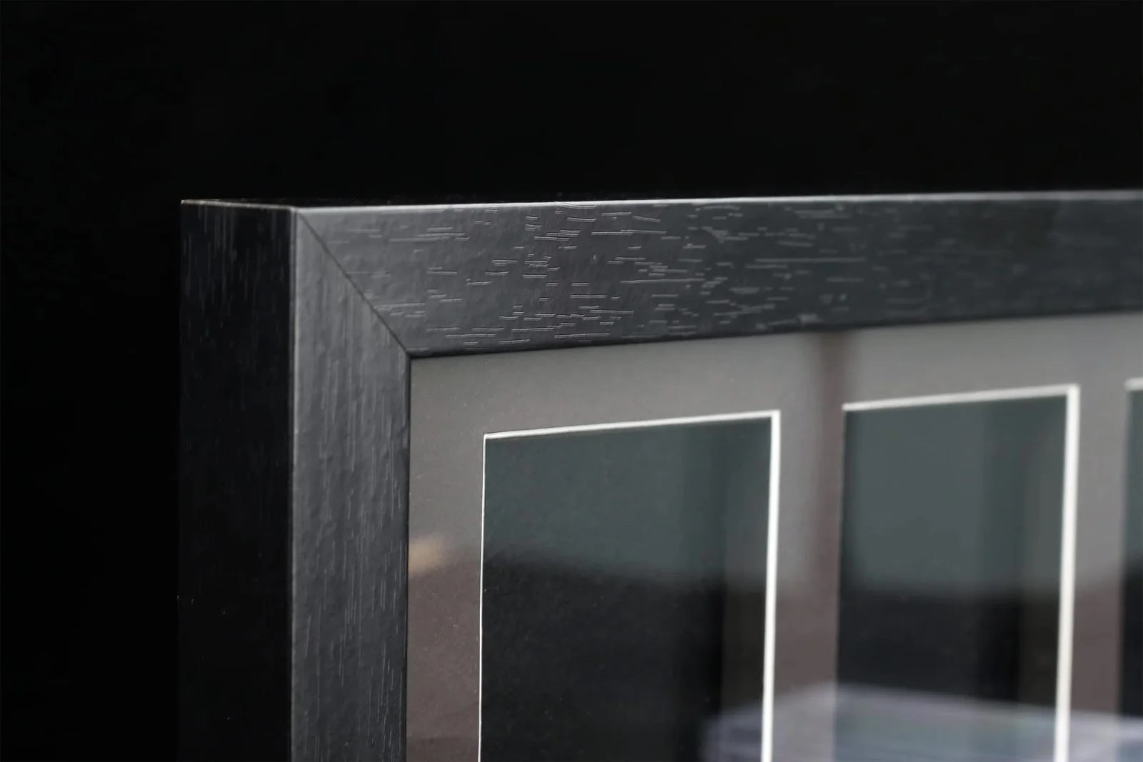 EVORETRO - Display Case for 3 Cards In Magnetic Case 1pc