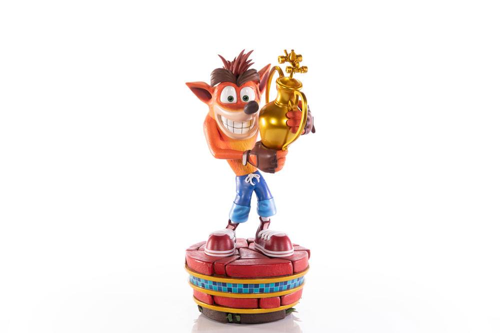 CRASH BANDICOOT - Crash Team Racing Crash Winner - Statue 46cm