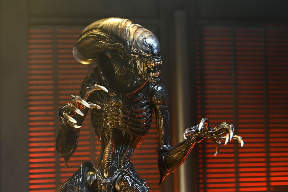 ALIEN ROMULUS - Scorched Xenomorph - Ultimate Figurine 18cm