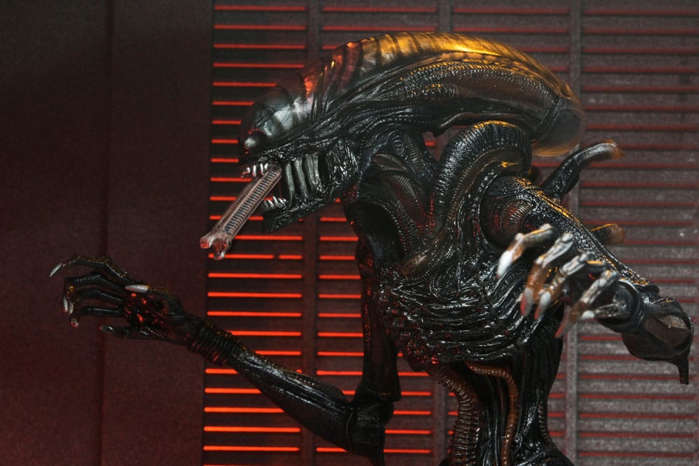 ALIEN ROMULUS - Scorched Xenomorph - Ultimate Figurine 18cm