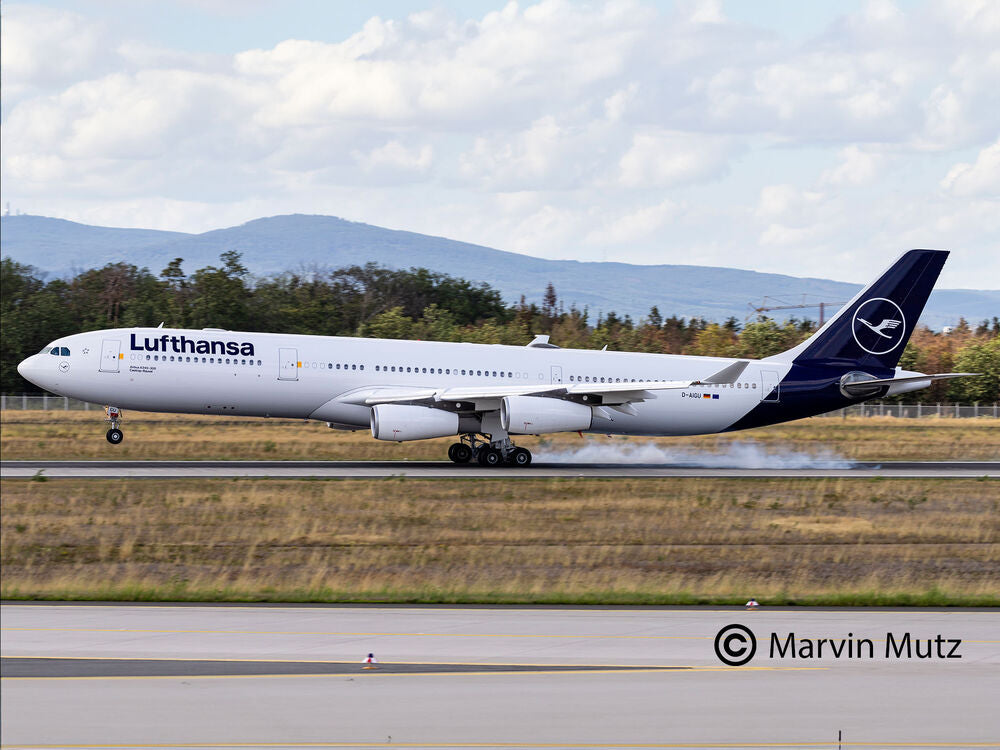 A340-300 Lufthansa New Livery