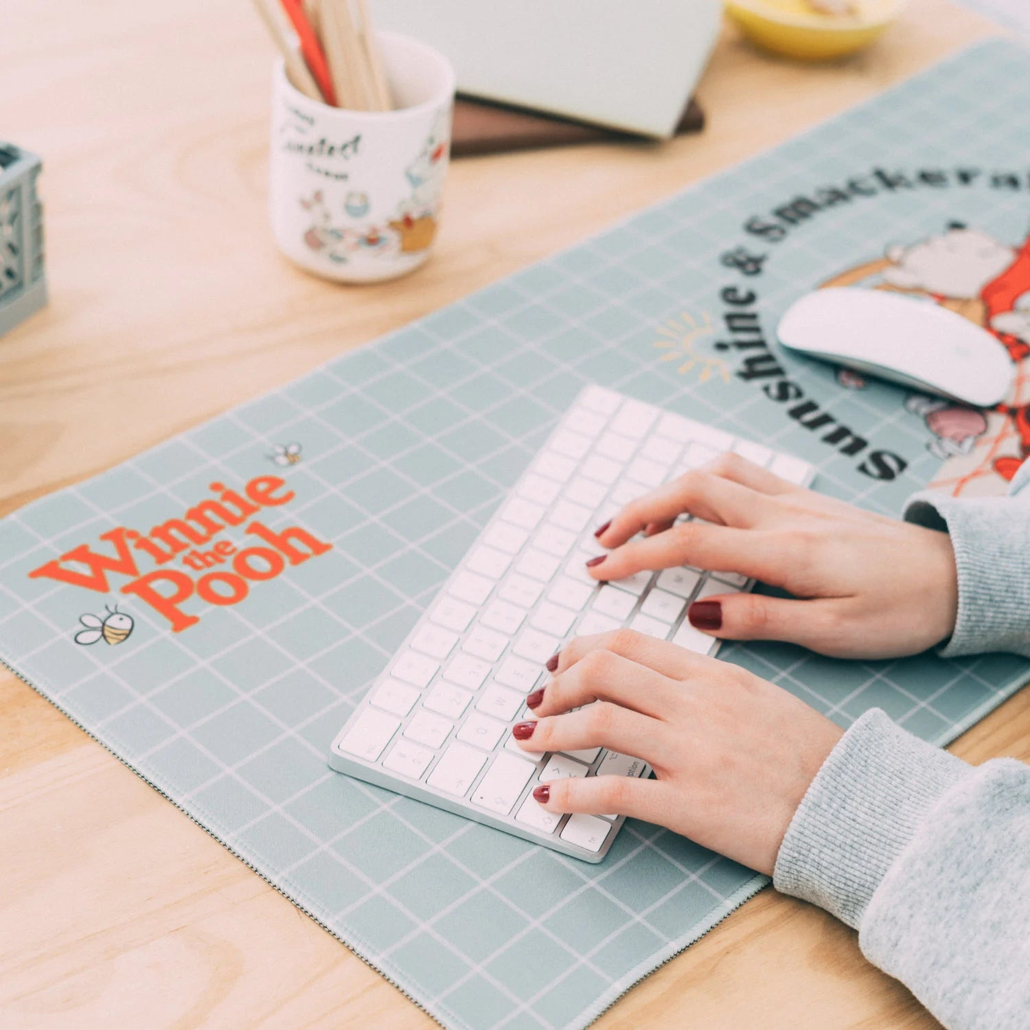 WINNIE THE POOH & Friends - XL Desktop Mat