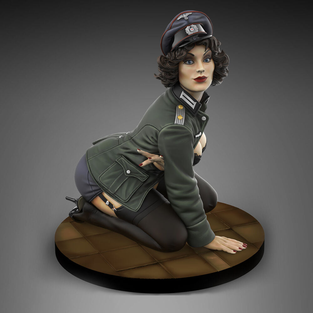 German Officer 'Pin-Up' (75mm)