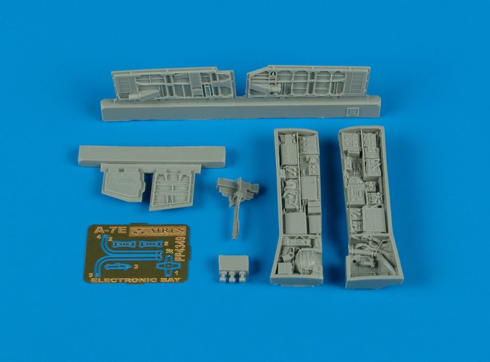 A-7E Corsair II Electronic Bay f��r Hasegawa-Bausatz