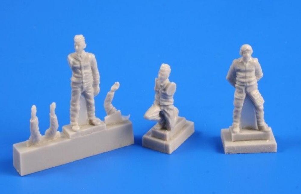 Czechoslovak pilot (1 fig)and mechanic 2