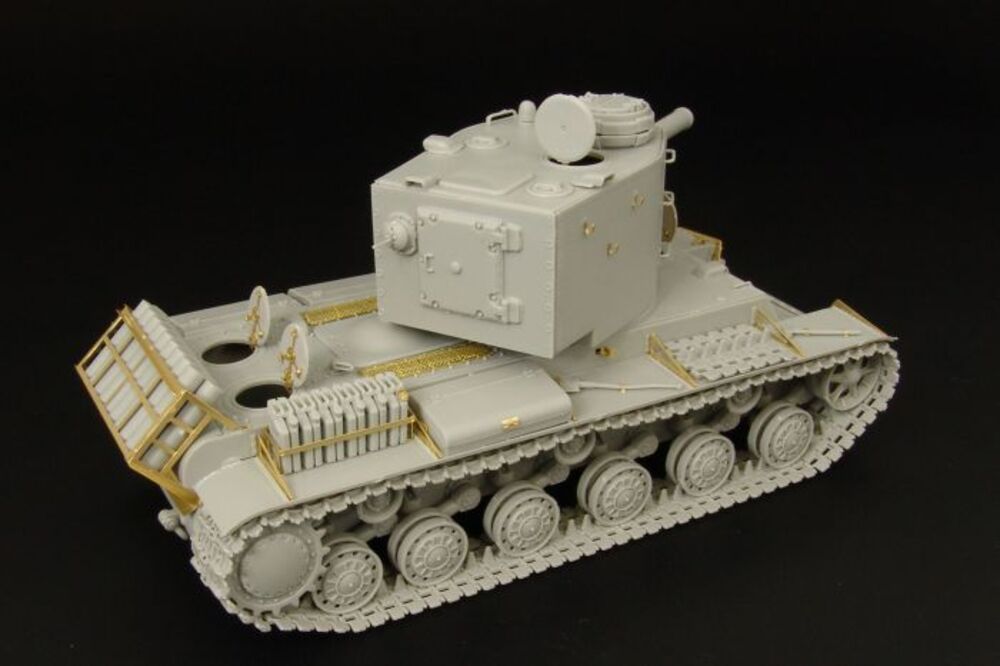 Pz Kpfw 754( r ) KV-2  HobbyBoss