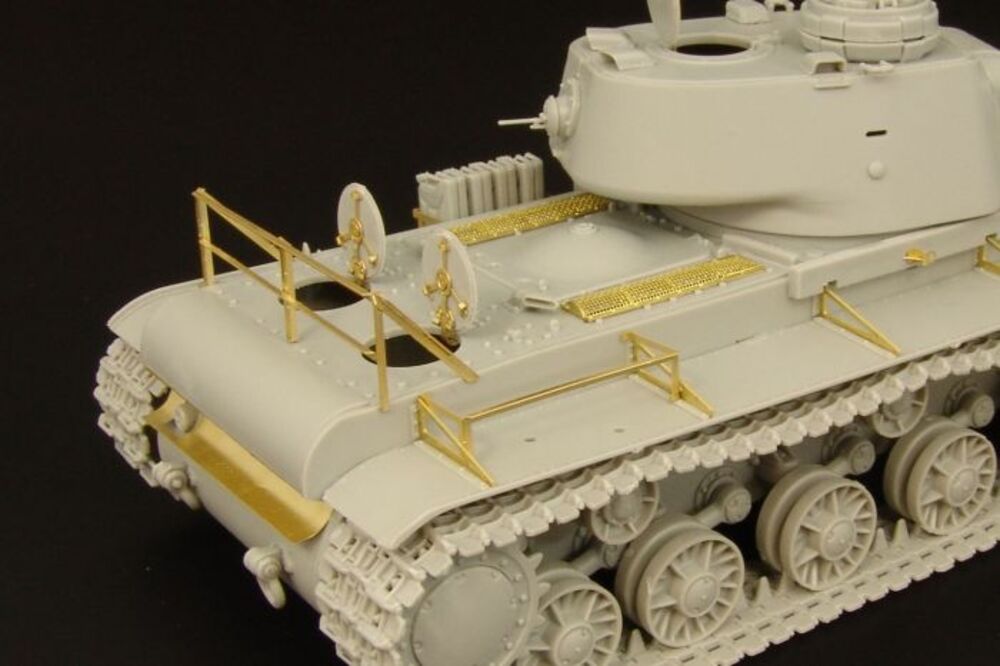 Pz Kpfw 756( r ) KV-1  HobbyBoss