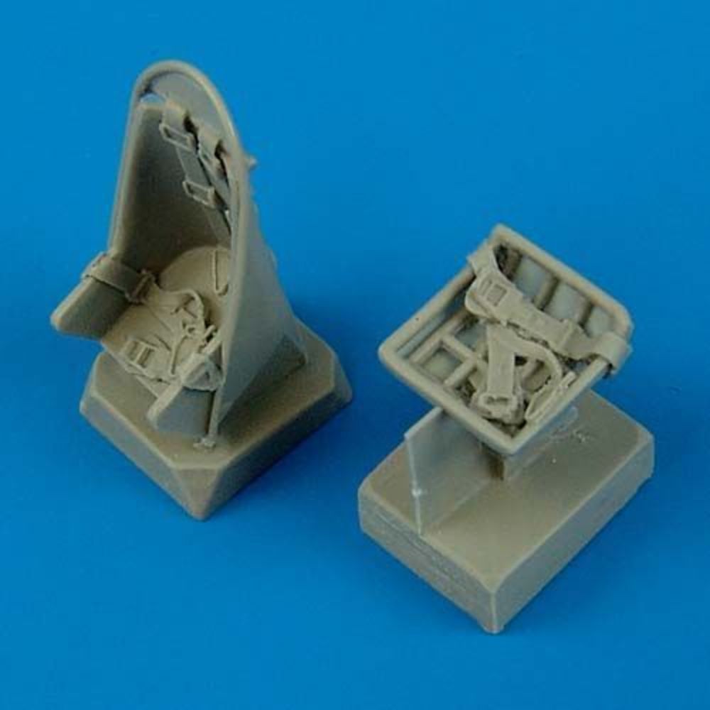 Ju 87B Stuka seats w.safety belts f.HASE