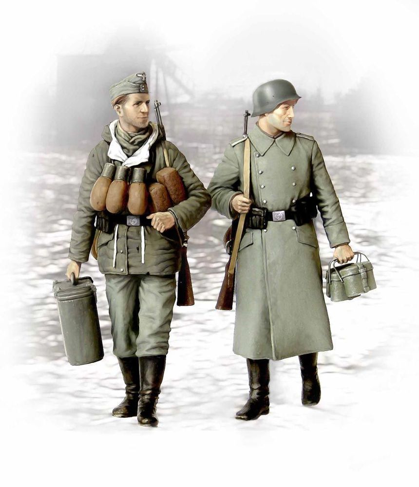 Supplies! german soldiers 2 figs