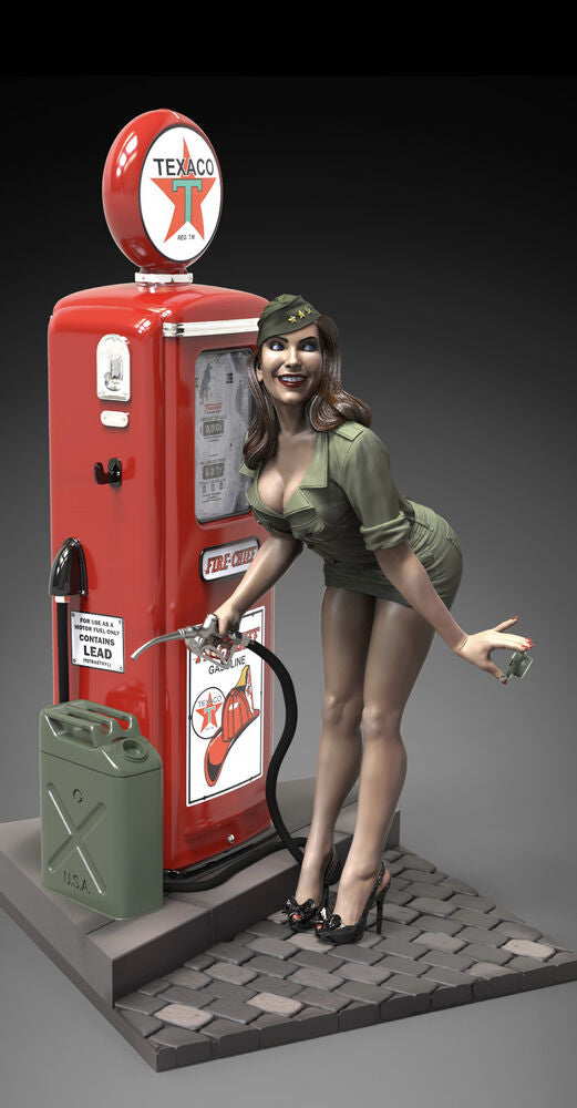 Pin-up at the gas pump (75mm)