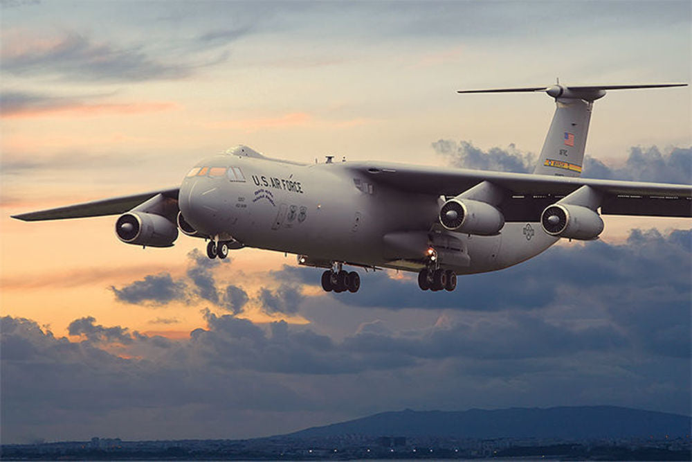 Lockheed C-141B Starlifter