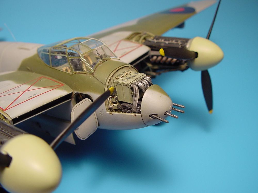 Mosquito FB Mk.VI Waffenschacht mit Bewaffnung