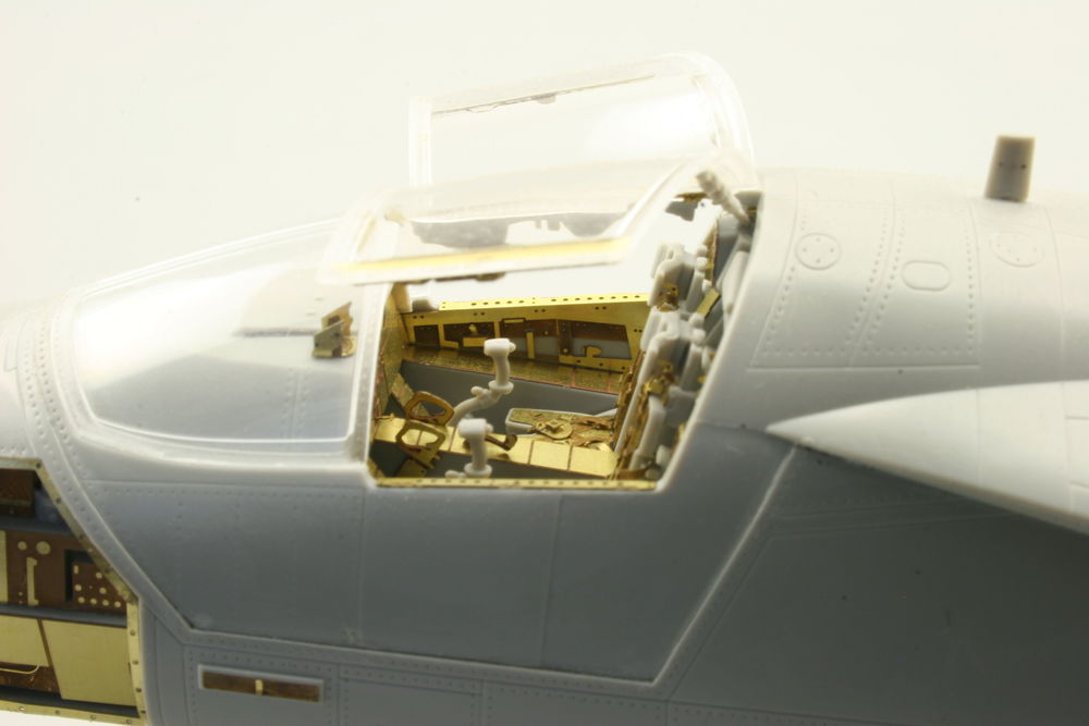 F-111 late seatbelts for Hobby Boss