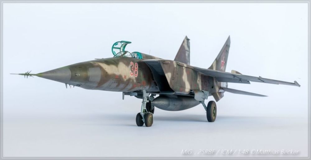 MiG-25 RBF, Soviet Reconnaissance Plane