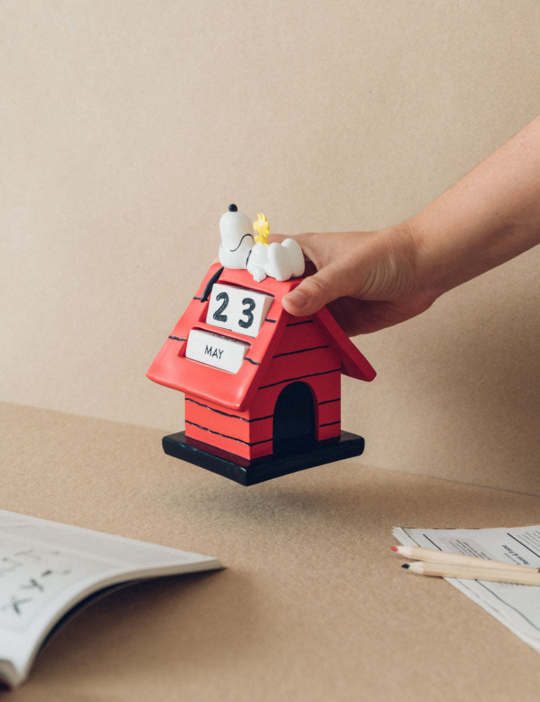 Peanuts 3D perpetual Calendar Snoopy Doghouse