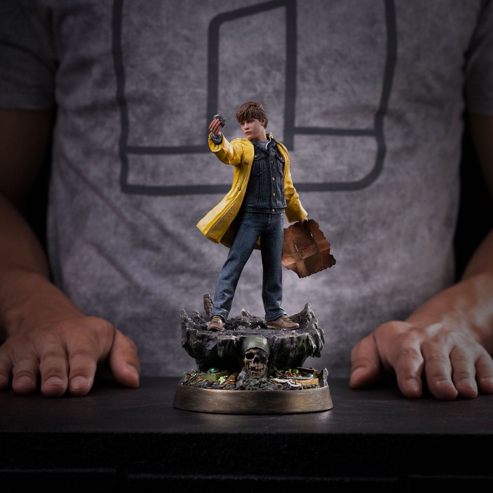 The Goonies Art Scale Statue 1/10 Mikey Walsh (40th anniversary) 21 cm