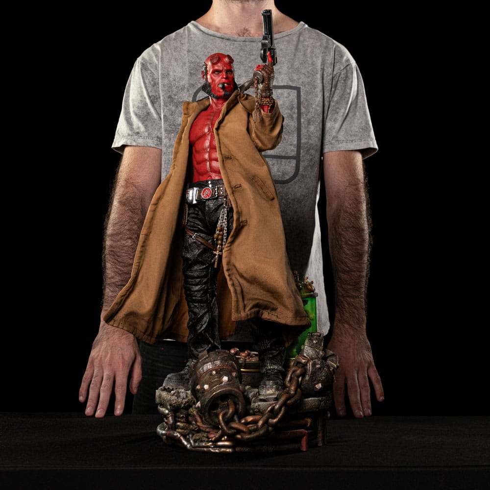 Hellboy Deluxe Art Scale Statue 1/4 Hellboy cm