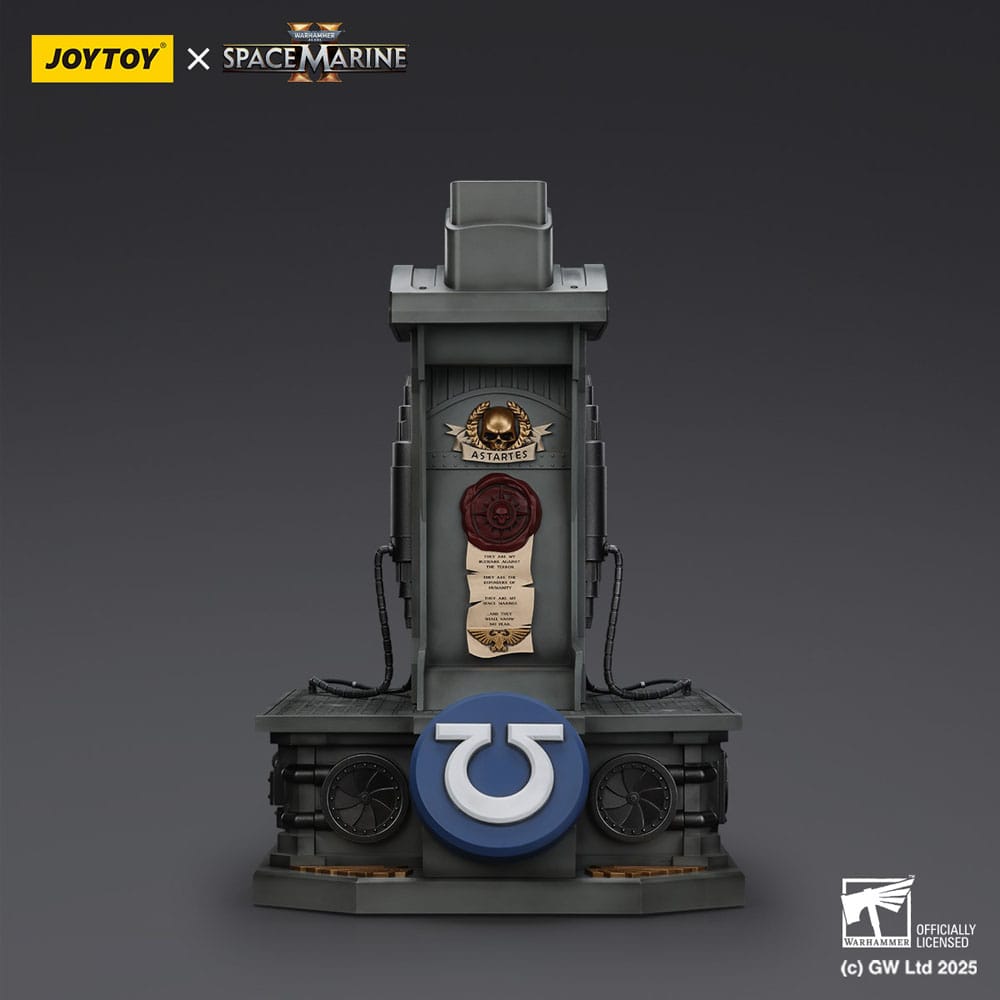 Warhammer 40,000: Space Marine 2 Replica Ultramarines Lieutenant Titus helmet with Display Stand 44 cm
