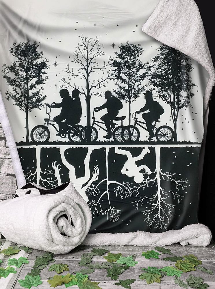 Stranger Things Throw Blanket Black & White 100 x 150 cm