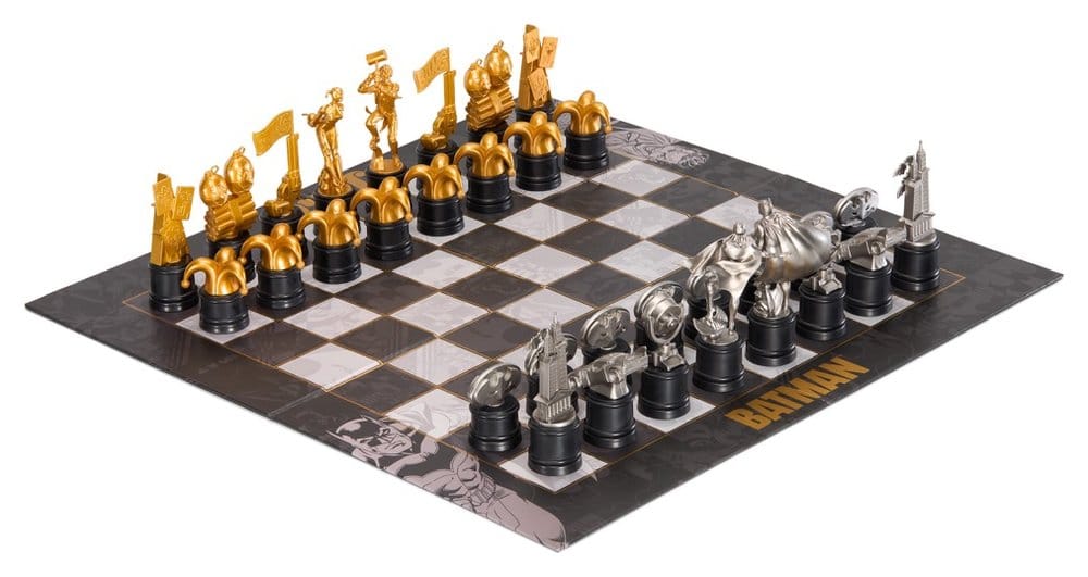 DC Comics Chess Set Batman vs. The Joker 47 cm